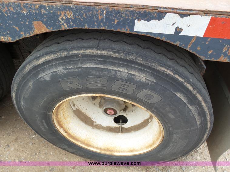 image for item J6753 1981 Vulcan drop deck trailer