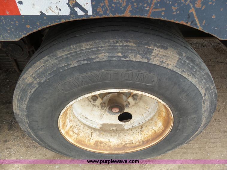 image for item J6753 1981 Vulcan drop deck trailer