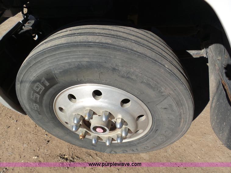 image for item J6756 1993 Mack CH613 semi truck