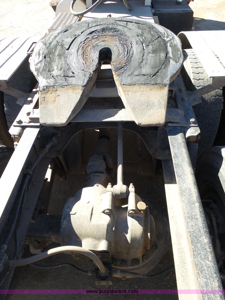 image for item J6756 1993 Mack CH613 semi truck