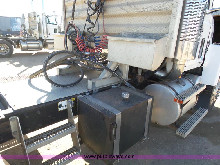 image for item J6756 1993 Mack CH613 semi truck