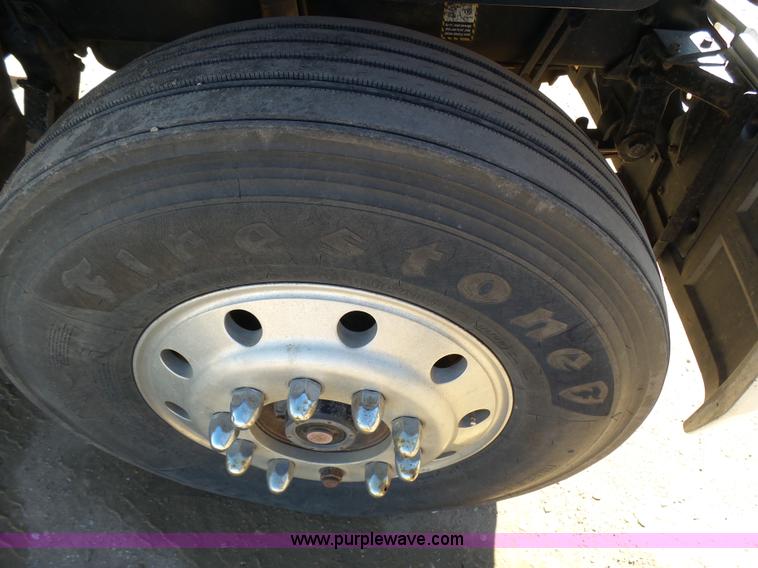 image for item J6756 1993 Mack CH613 semi truck