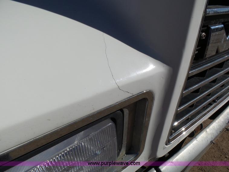 image for item J6756 1993 Mack CH613 semi truck