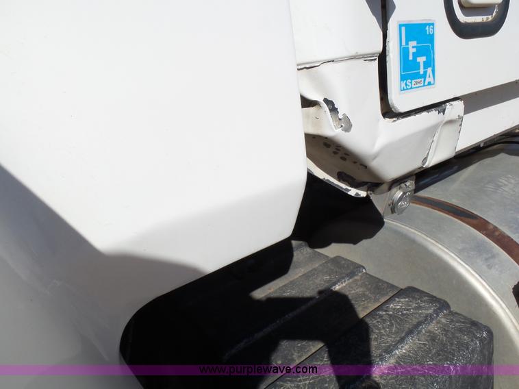 image for item J6756 1993 Mack CH613 semi truck