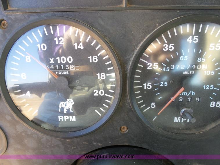 image for item J6756 1993 Mack CH613 semi truck