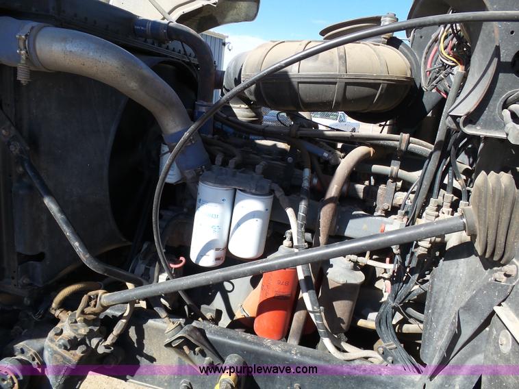 image for item J6756 1993 Mack CH613 semi truck