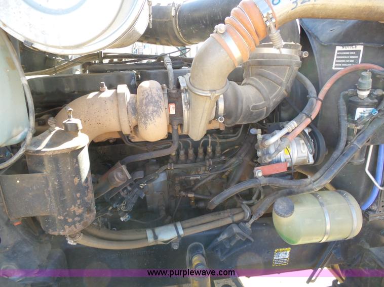 image for item J6756 1993 Mack CH613 semi truck