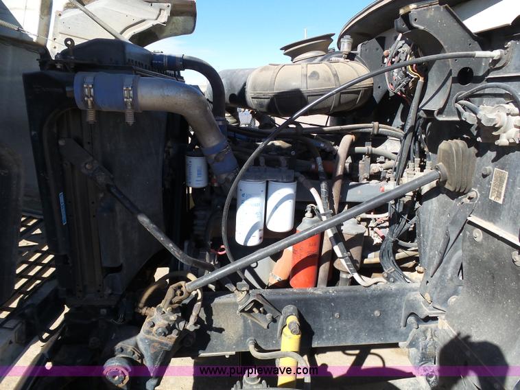 image for item J6756 1993 Mack CH613 semi truck