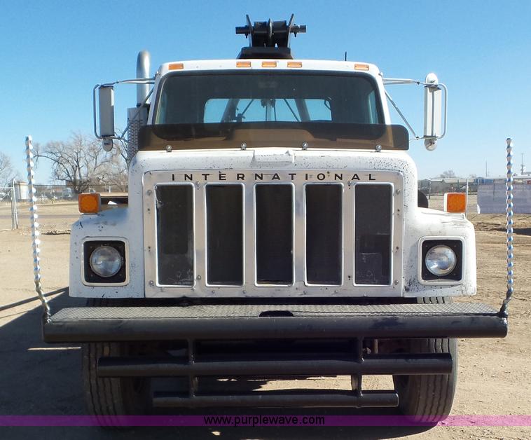 image for item J6757 1979 International G2504 winch truck