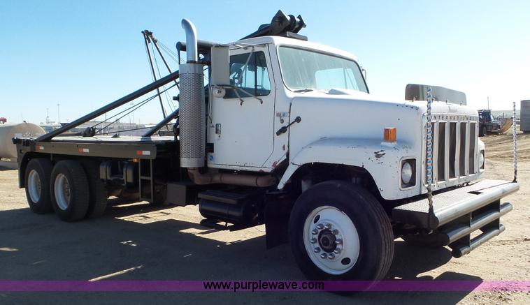 image for item J6757 1979 International G2504 winch truck