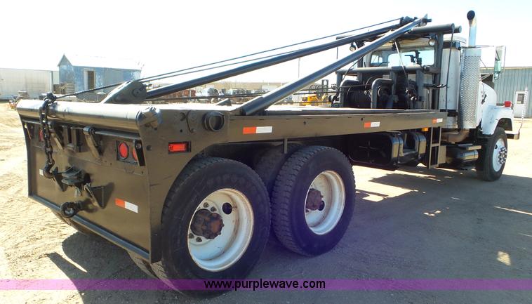 image for item J6757 1979 International G2504 winch truck