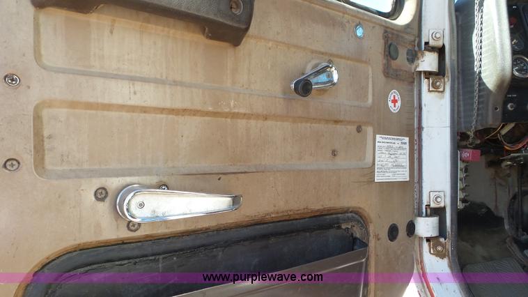 image for item J6757 1979 International G2504 winch truck