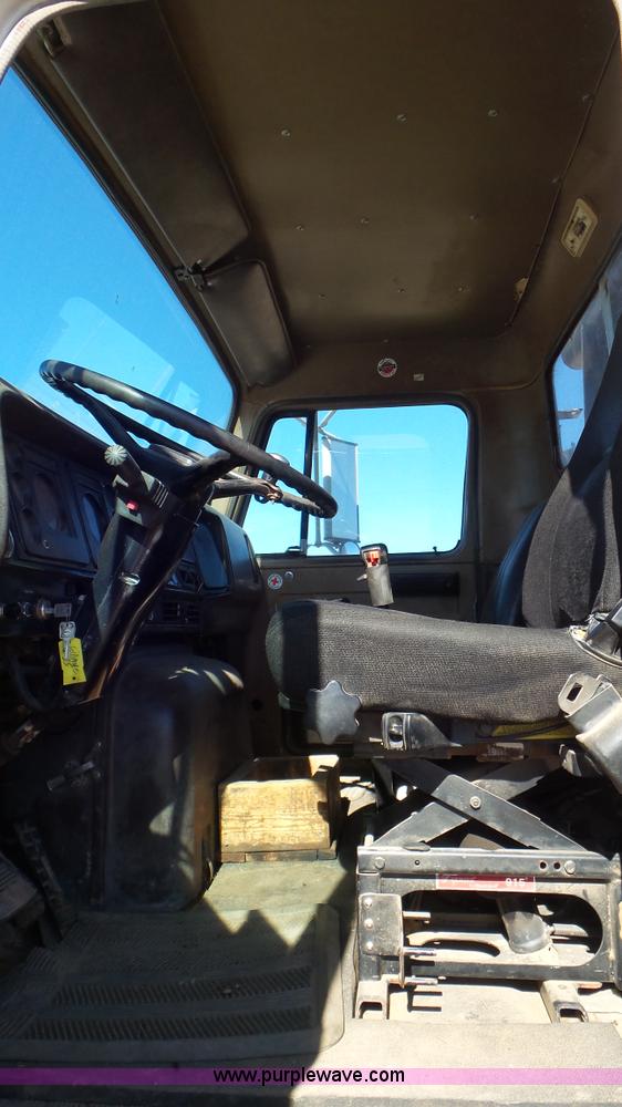 image for item J6757 1979 International G2504 winch truck