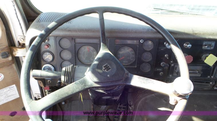 image for item J6757 1979 International G2504 winch truck