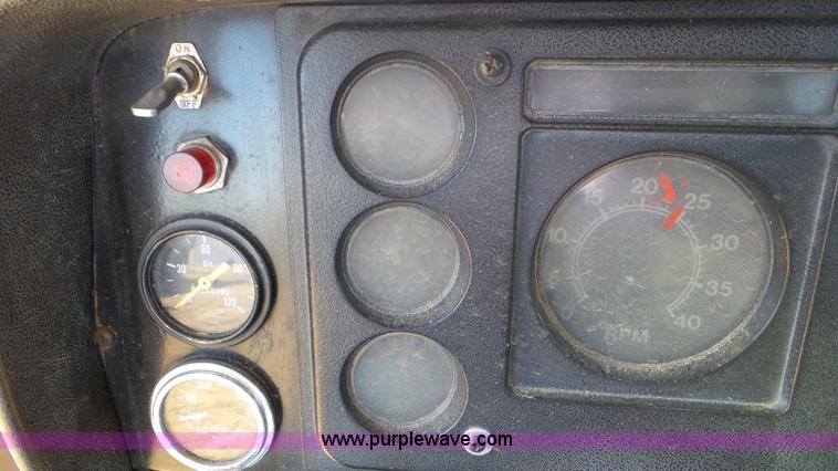 image for item J6757 1979 International G2504 winch truck