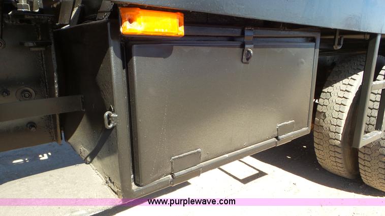 image for item J6757 1979 International G2504 winch truck