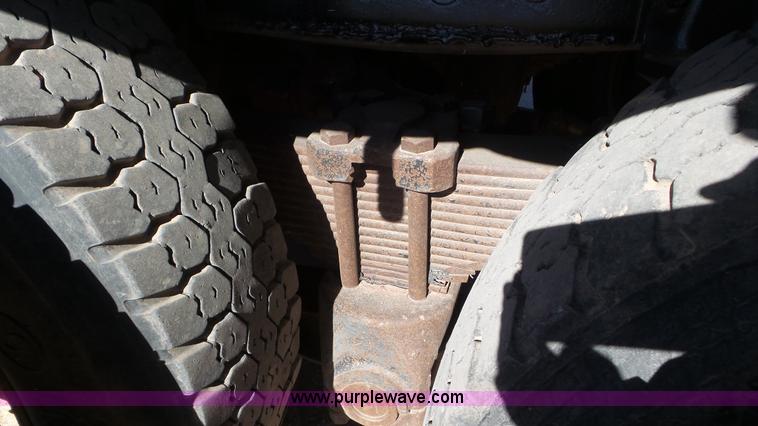 image for item J6757 1979 International G2504 winch truck