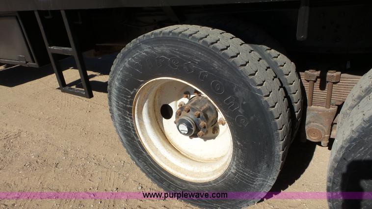 image for item J6757 1979 International G2504 winch truck