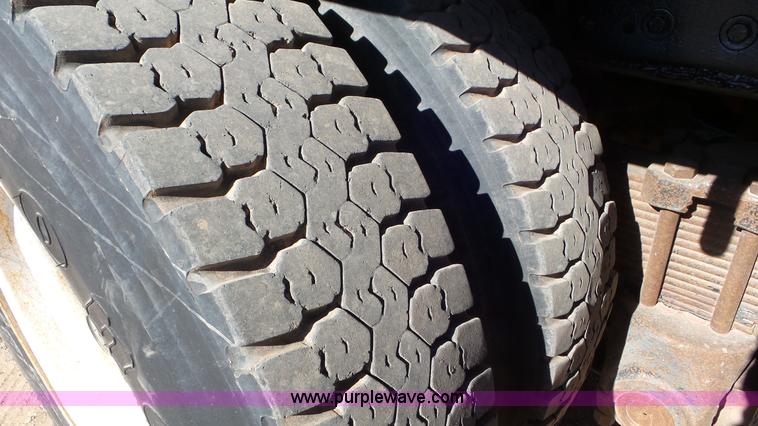 image for item J6757 1979 International G2504 winch truck