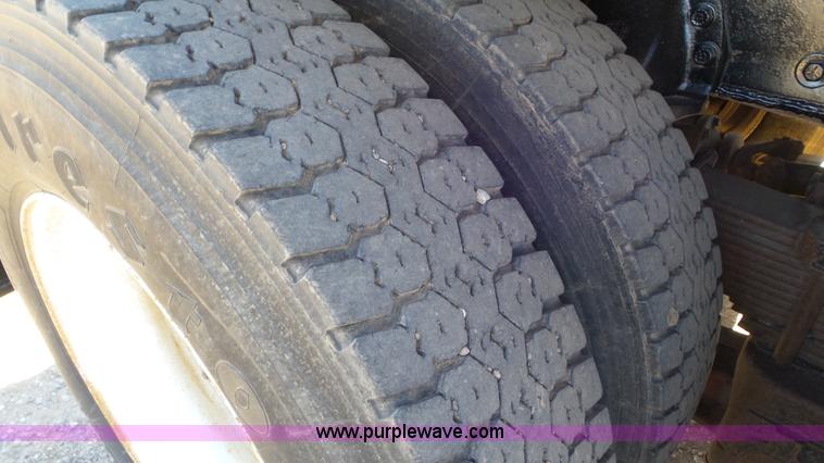 image for item J6757 1979 International G2504 winch truck