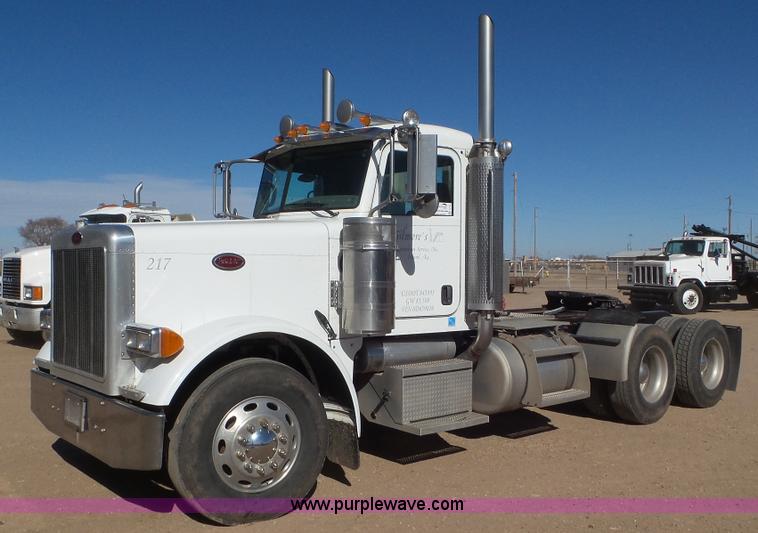 image for item J6758 2006 Peterbilt 379 semi truck