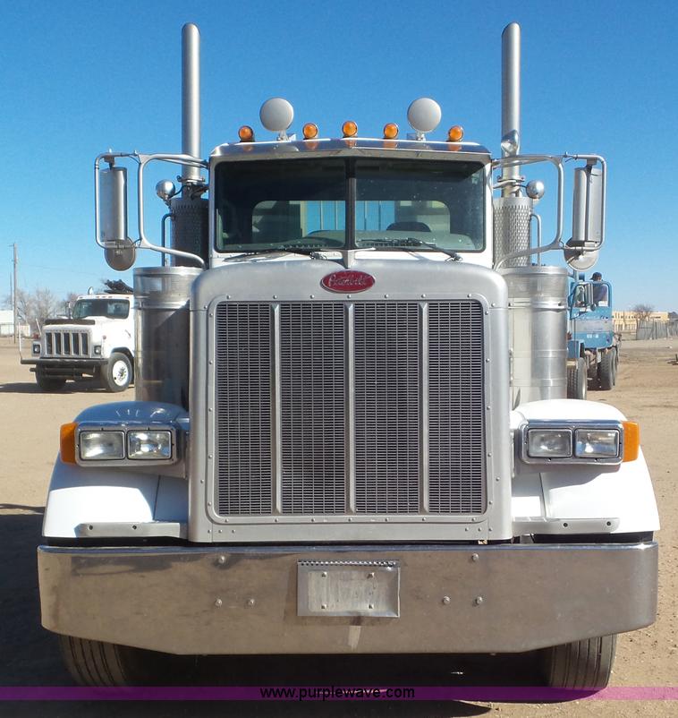 image for item J6758 2006 Peterbilt 379 semi truck