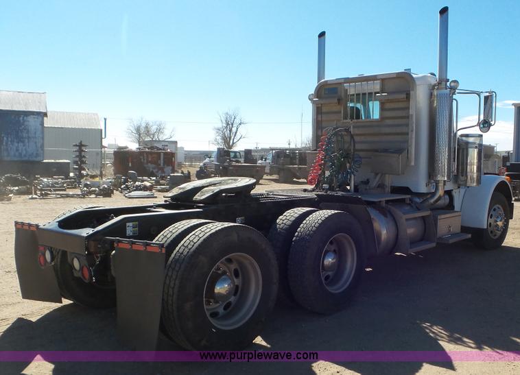 image for item J6758 2006 Peterbilt 379 semi truck