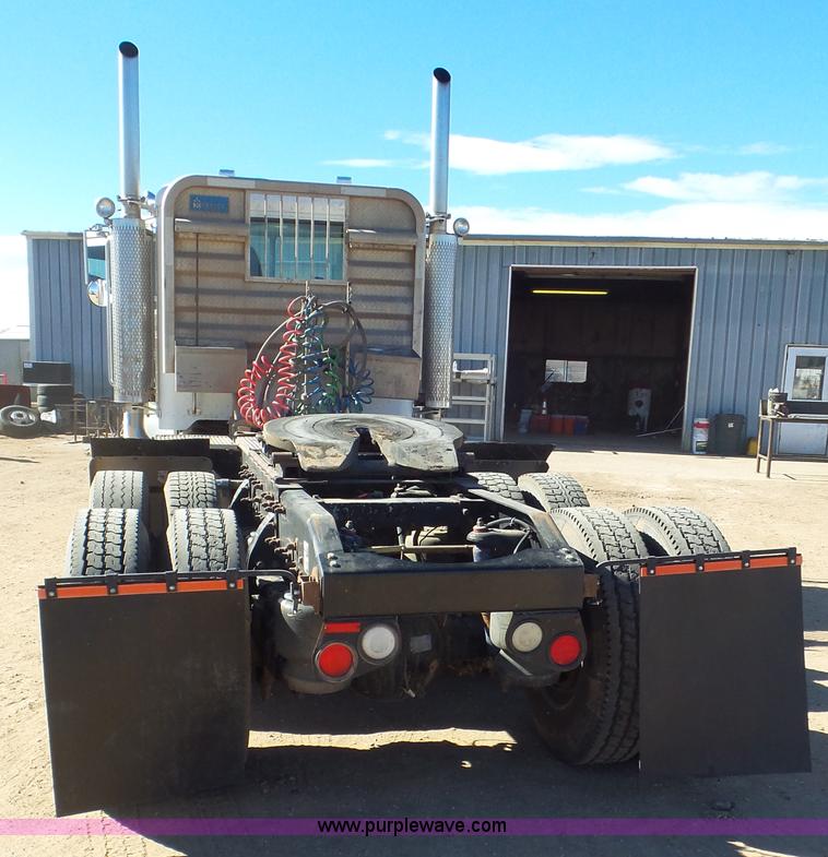 image for item J6758 2006 Peterbilt 379 semi truck