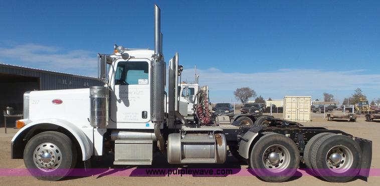 image for item J6758 2006 Peterbilt 379 semi truck