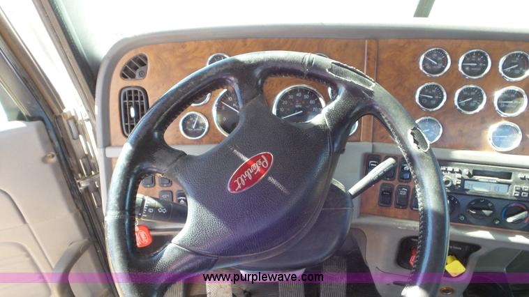 image for item J6758 2006 Peterbilt 379 semi truck