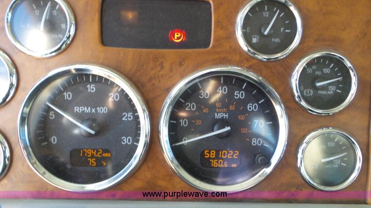 image for item J6758 2006 Peterbilt 379 semi truck