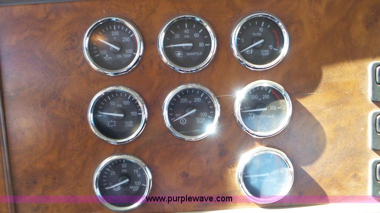 image for item J6758 2006 Peterbilt 379 semi truck