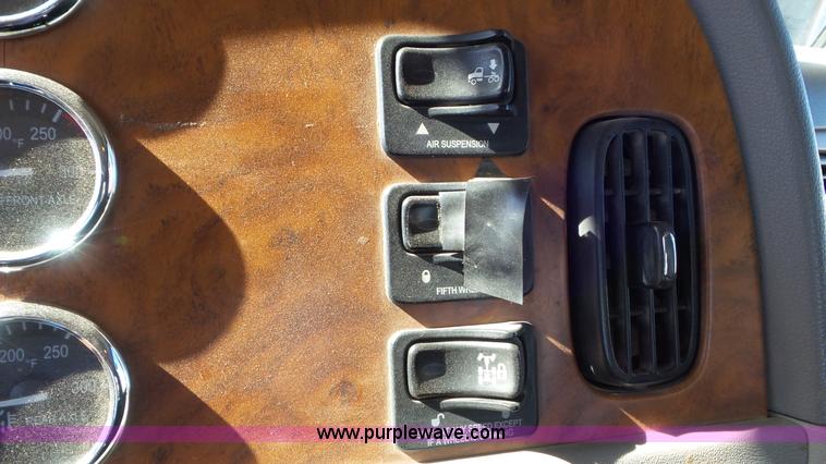 image for item J6758 2006 Peterbilt 379 semi truck