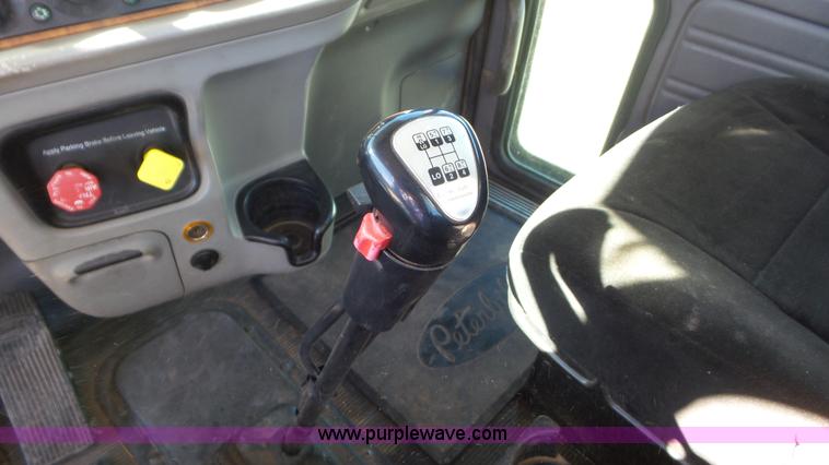 image for item J6758 2006 Peterbilt 379 semi truck