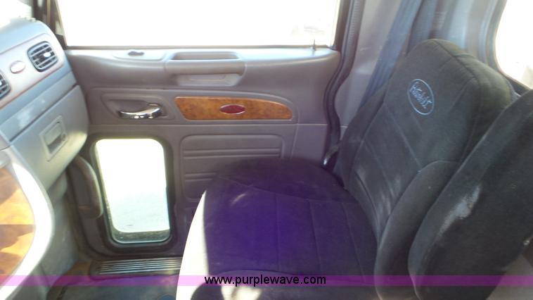image for item J6758 2006 Peterbilt 379 semi truck