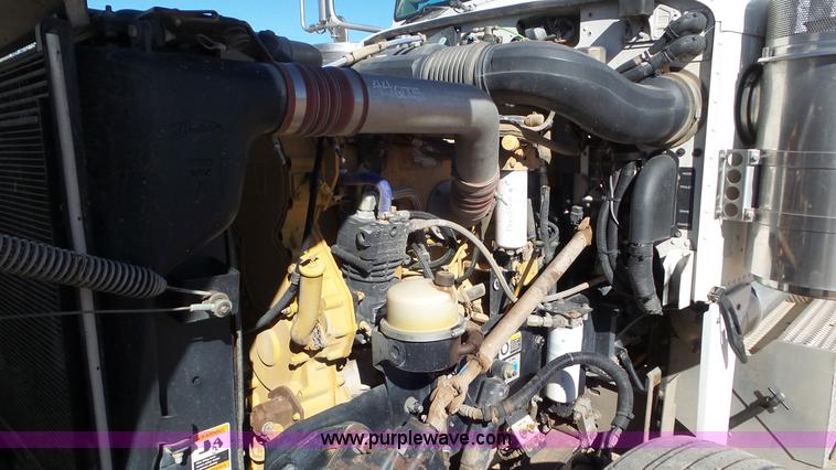 image for item J6758 2006 Peterbilt 379 semi truck