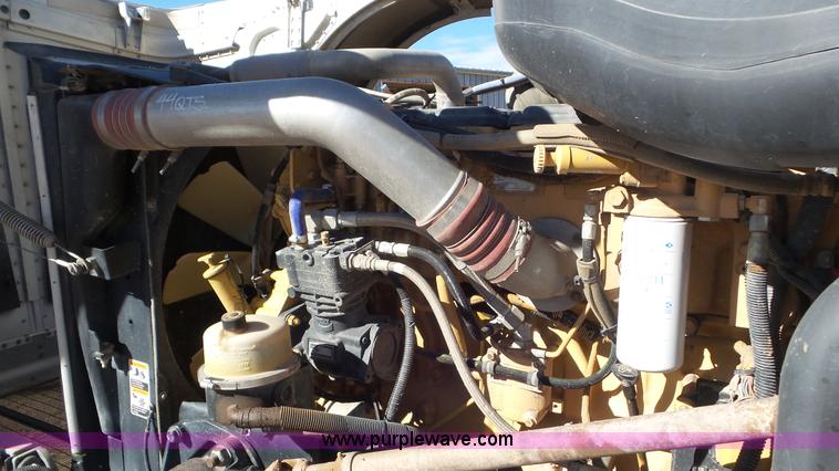 image for item J6758 2006 Peterbilt 379 semi truck