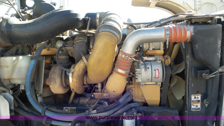 image for item J6758 2006 Peterbilt 379 semi truck