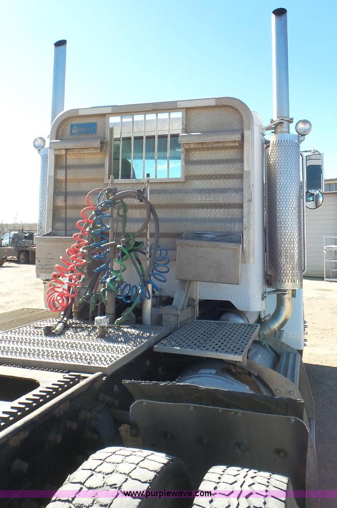 image for item J6758 2006 Peterbilt 379 semi truck