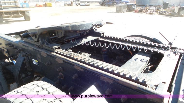 image for item J6758 2006 Peterbilt 379 semi truck