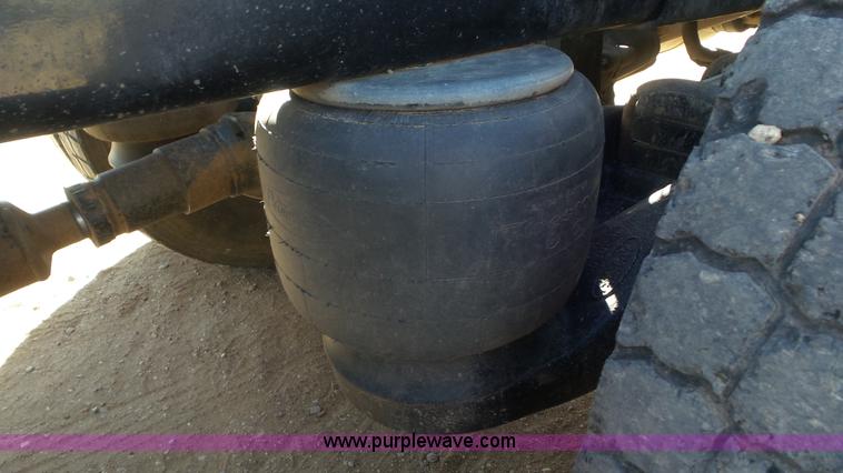 image for item J6758 2006 Peterbilt 379 semi truck