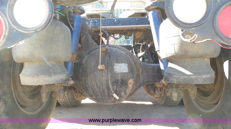 image for item J6758 2006 Peterbilt 379 semi truck