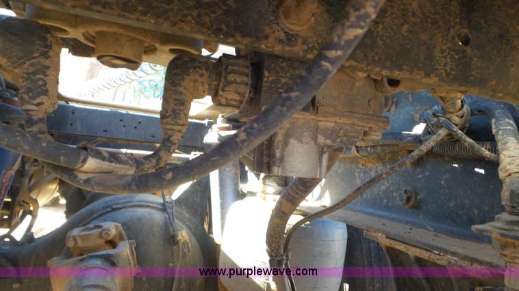 image for item J6758 2006 Peterbilt 379 semi truck