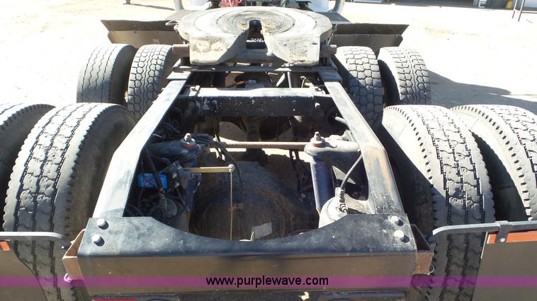 image for item J6758 2006 Peterbilt 379 semi truck