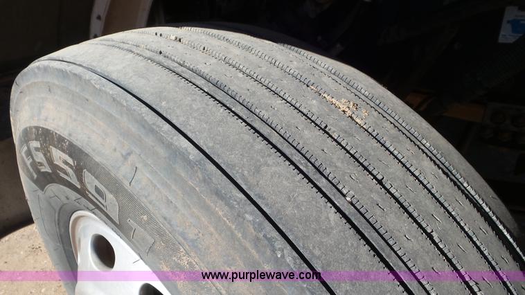 image for item J6758 2006 Peterbilt 379 semi truck