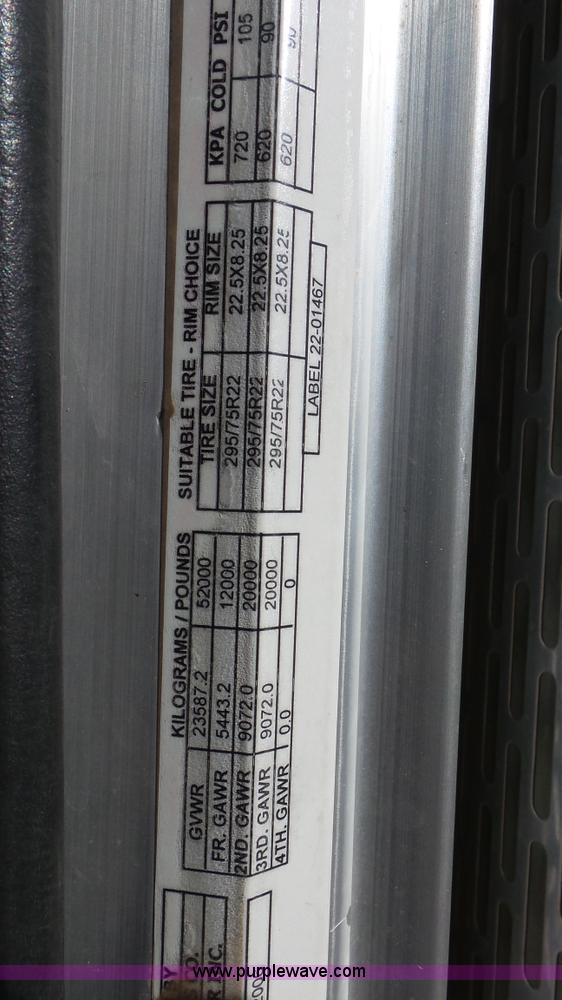 image for item J6758 2006 Peterbilt 379 semi truck