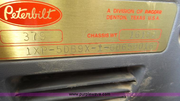 image for item J6758 2006 Peterbilt 379 semi truck