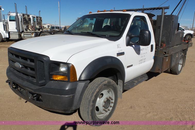 image for item J6759 2007 Ford F450 Super Duty flatbed truck
