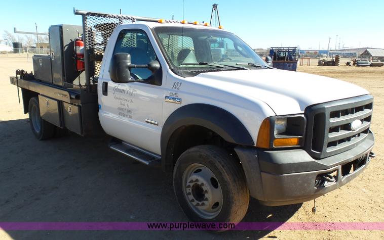 image for item J6759 2007 Ford F450 Super Duty flatbed truck
