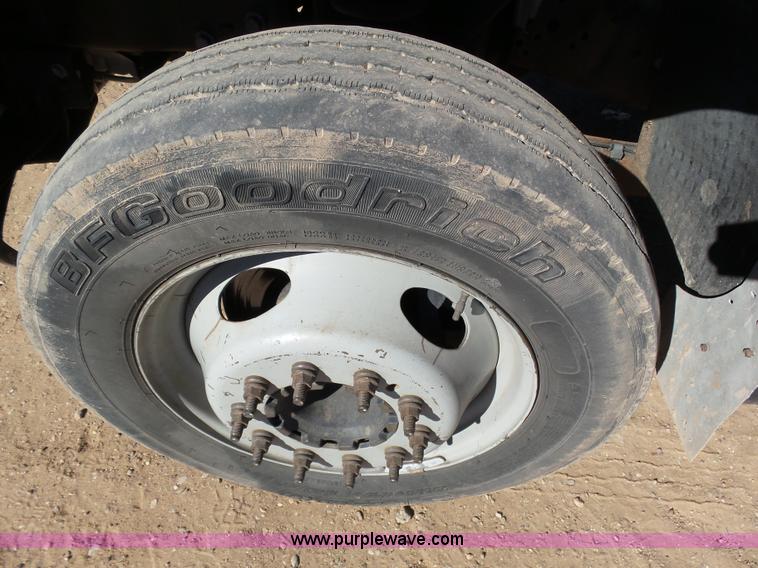 image for item J6759 2007 Ford F450 Super Duty flatbed truck